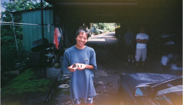 reading_my_fliing_papers_kealakekua_2000.jpg