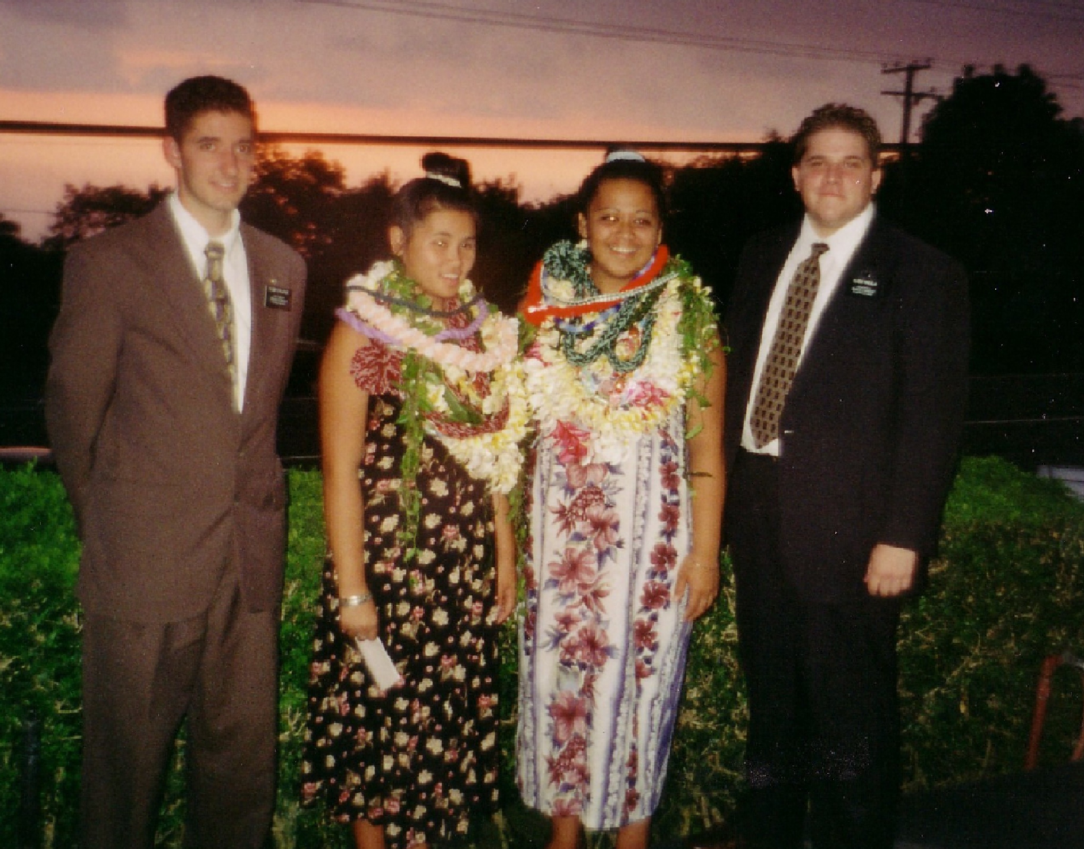 reading_my_fliing_papers_kealakekua_2000.jpg
