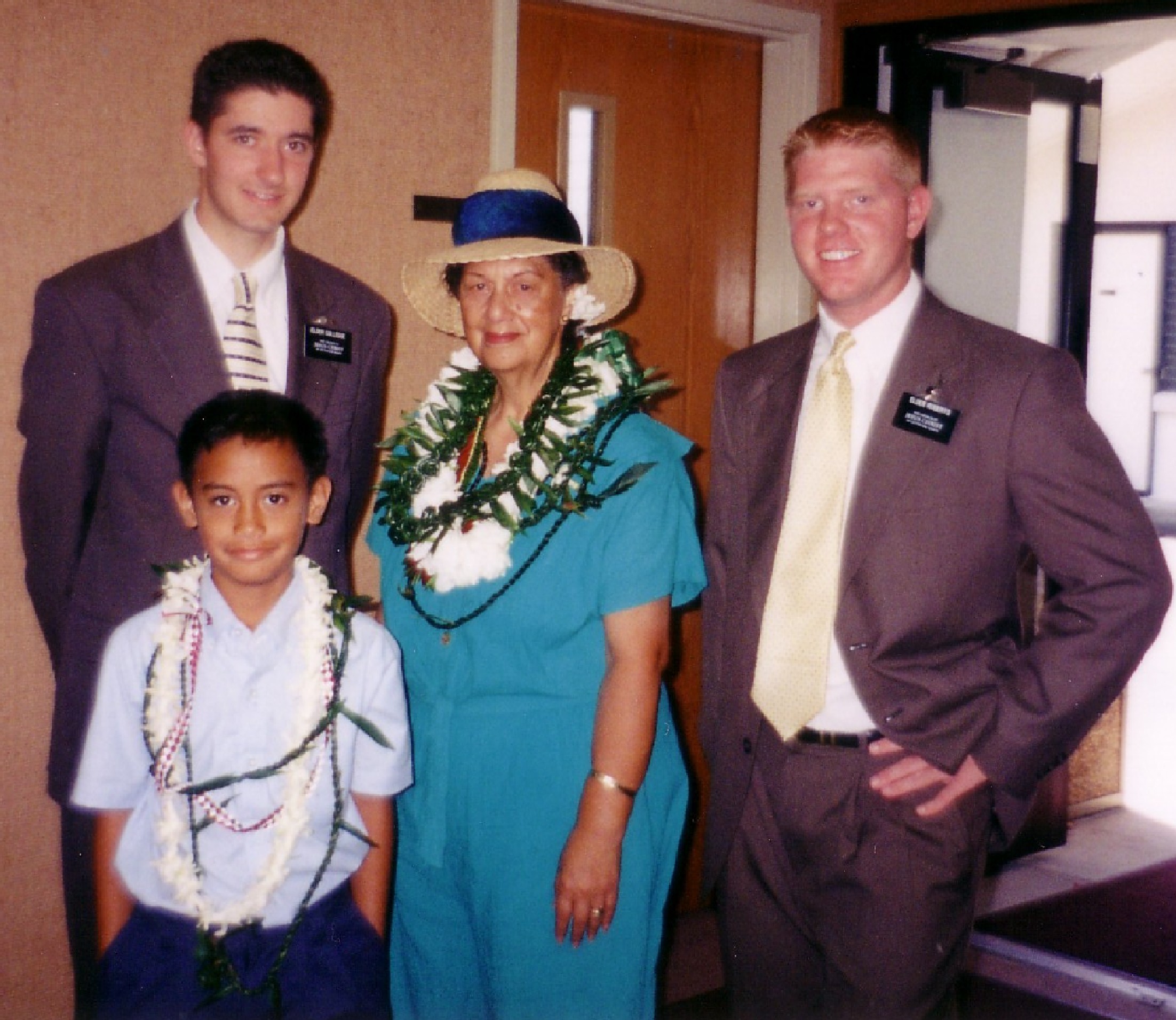 vuniwai_and_i_at_botanical_garden_in_hilo_1999.jpg