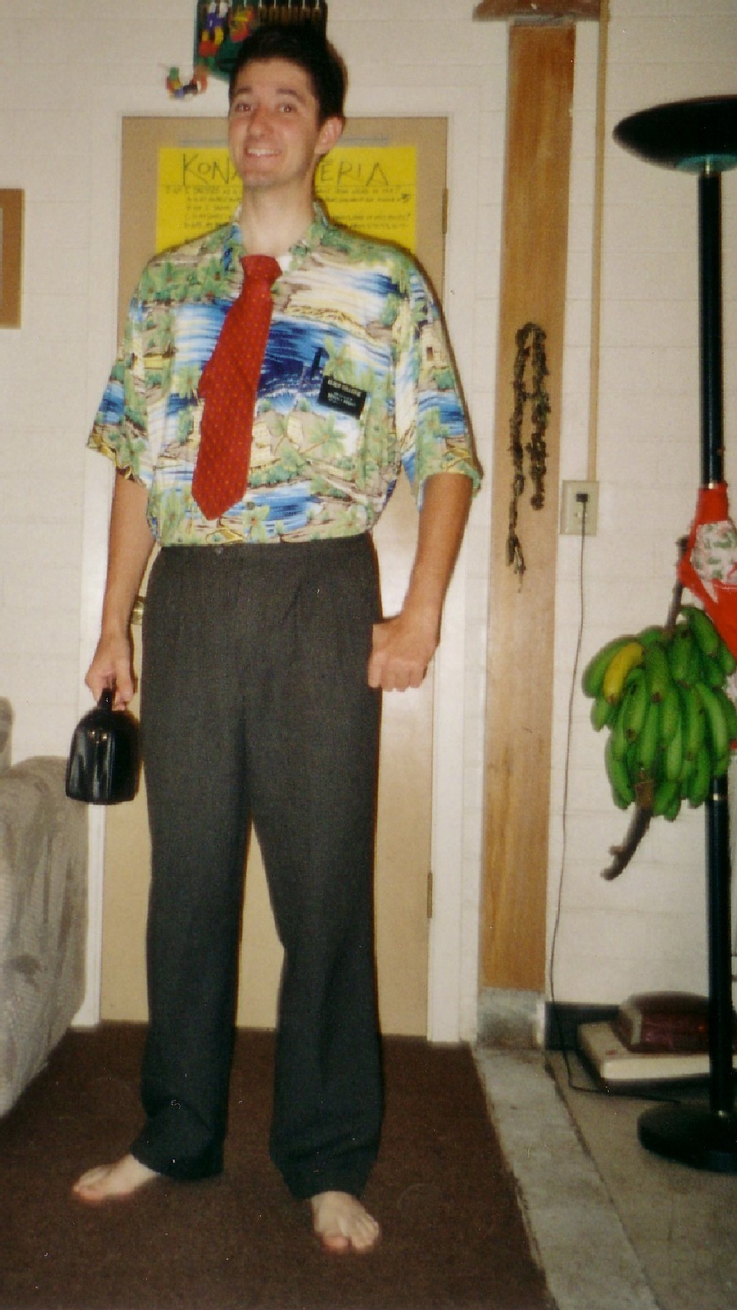 reading_my_fliing_papers_kealakekua_2000.jpg