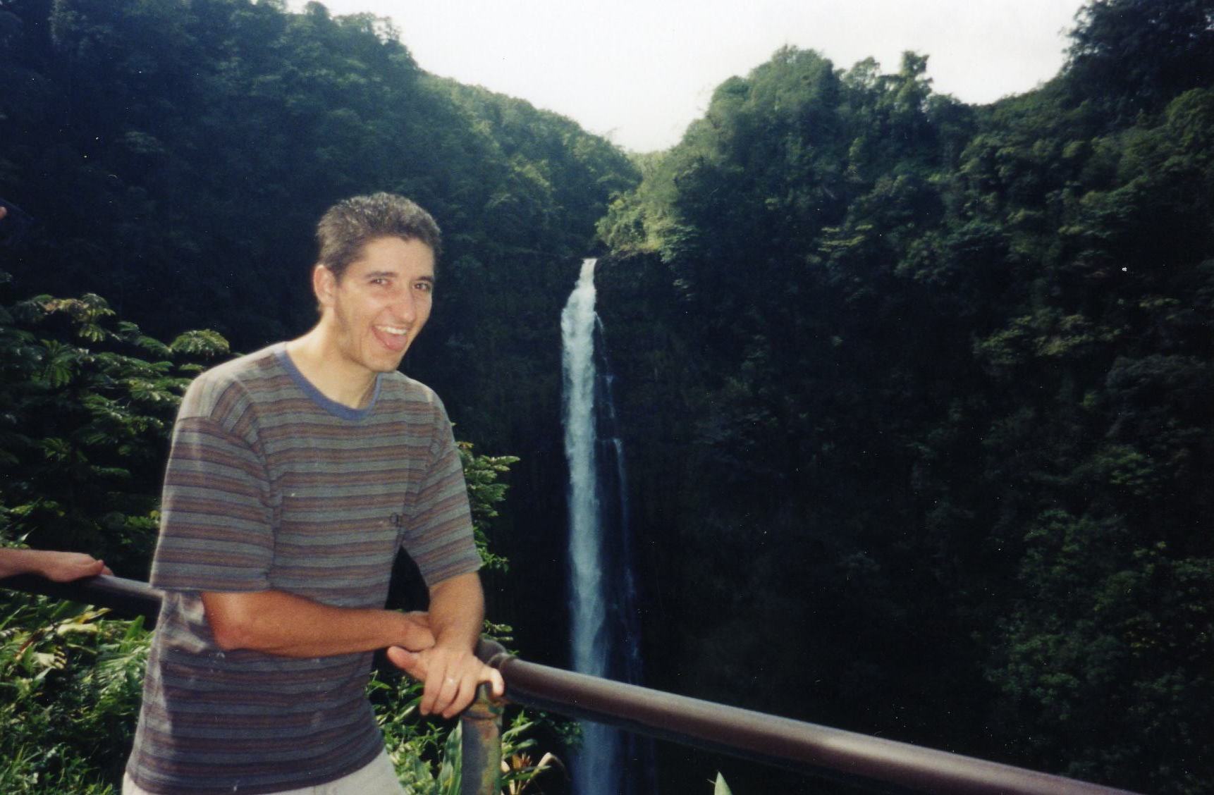 vuniwai_and_i_at_botanical_garden_in_hilo_1999.jpg