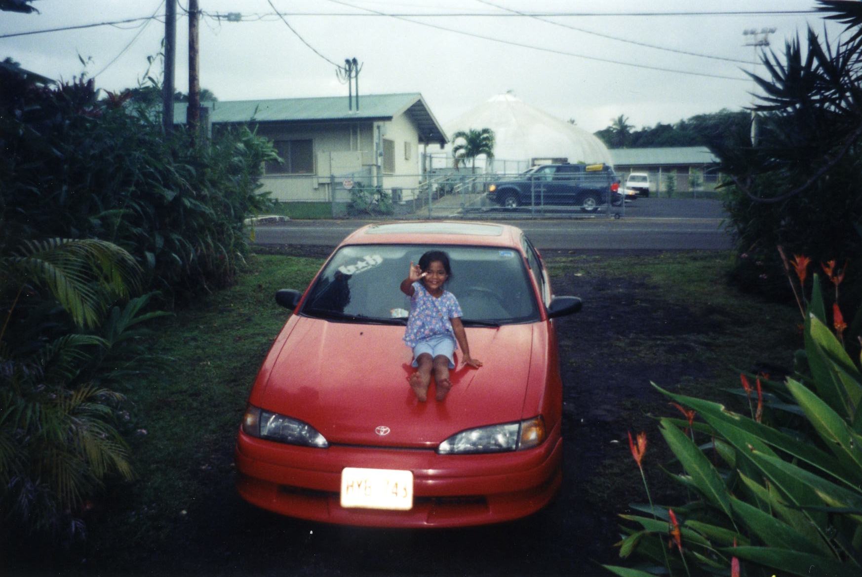 vuniwai_and_i_at_botanical_garden_in_hilo_1999.jpg