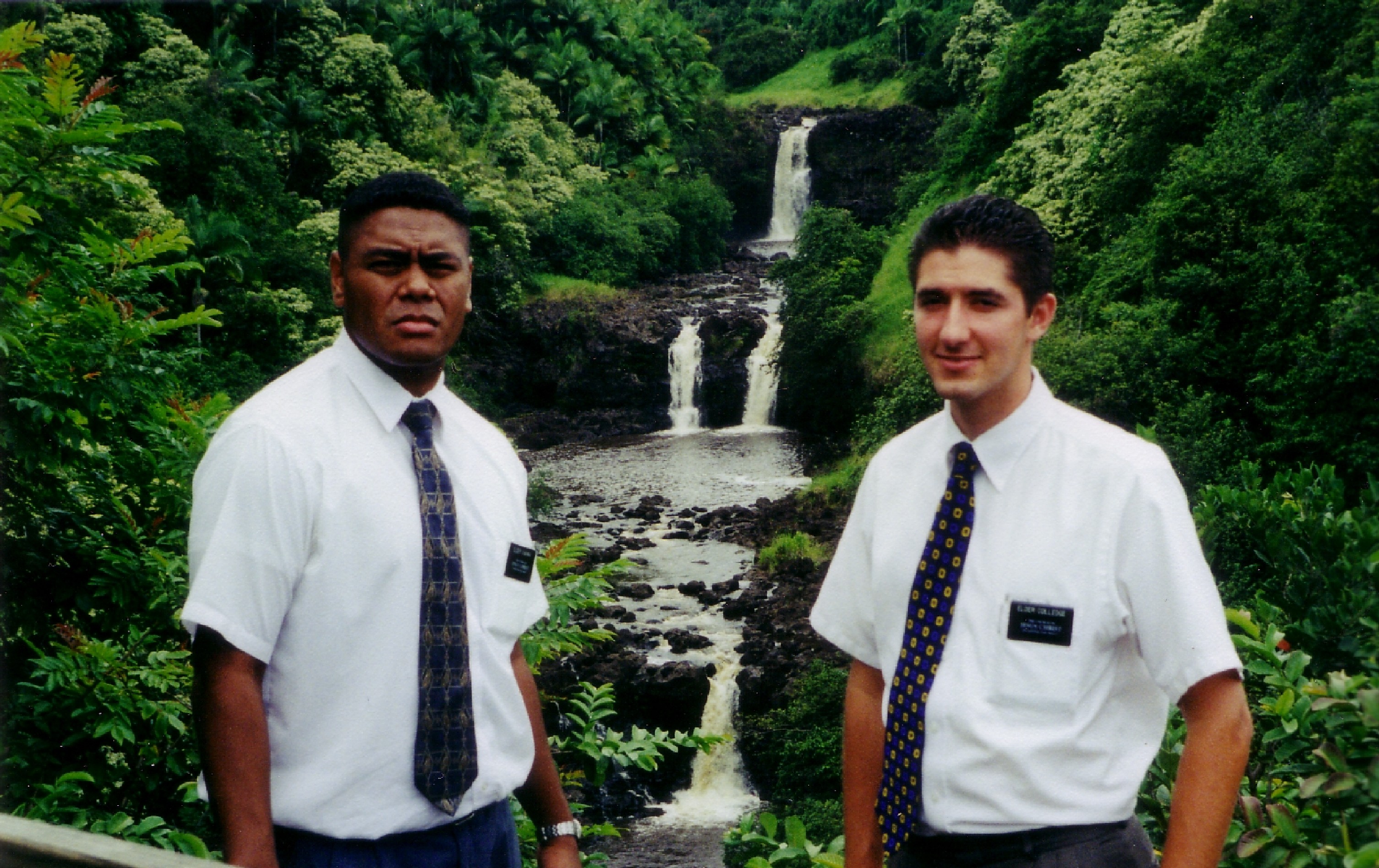 vuniwai_and_i_at_botanical_garden_in_hilo_1999.jpg